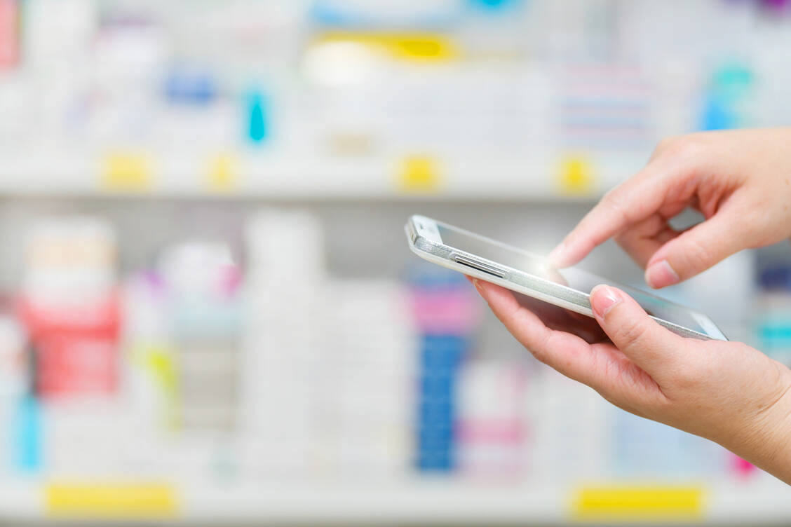 Eine einzige  App oder viele? Die Übermittlung des E-Rezepts in die Apotheke der Wahl möchten die Apotheker bundeseinheitlich geregelt wissen. / Foto: Adobe Stock/ I-Viewfinder