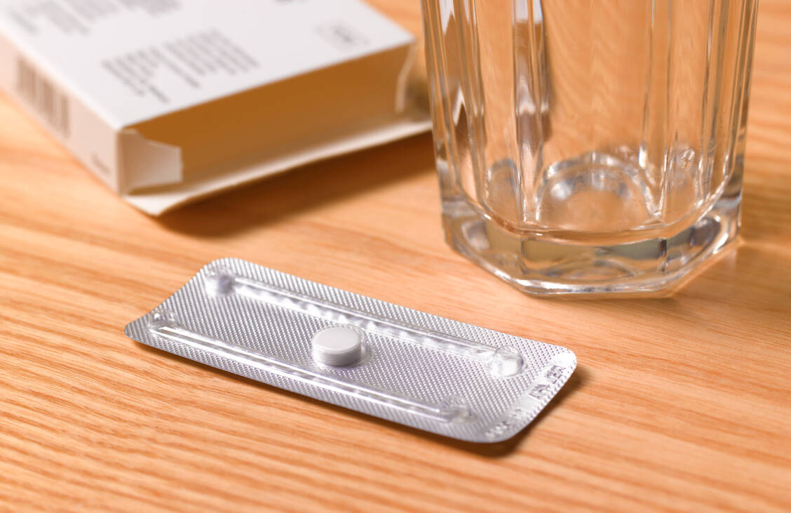 Apotheker beraten professionell und leitliniengerecht bei der Abgabe oraler Notfallkontrazeptiva. Das zeigt eine Umfrage der Arzneimittelkommission der Deutschen Apotheker (AMK). / Foto: Getty Images/Peter Dazeley