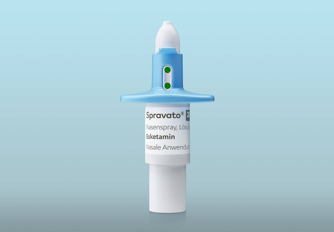 Neue Darreichungsform in der Depressionsbehandlung: Esketamin wird als Nasenspray verabreicht – immer kombiniert mit oralen  Antidepressiva. / Foto: Janssen