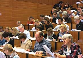 Zum ersten der beiden  Wochenend­workshops kamen  an die Universität Hamburg mehr als 300 Teilnehmer.  Auch der zweite Workshop am  16. und 17. November in Dresden  ist ausverkauft.
<p class="fotonachweis">Fotos: PZ/Berg</p>