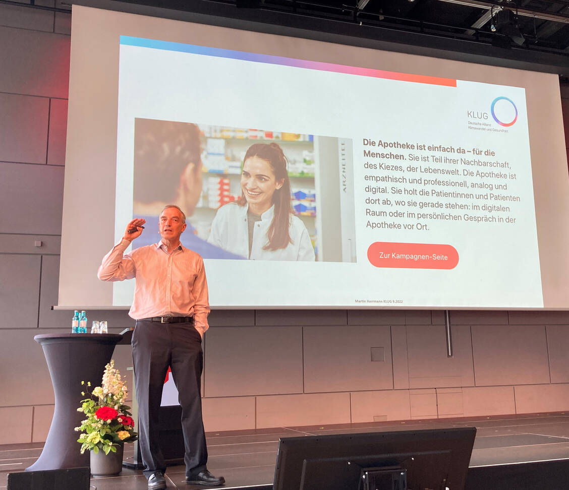 Dr. Martin Herrmann, Vorsitzender der KLUG – Deutsche Allianz Klima und Gesundheit , sprach über die Klima-und Biodiversitätskrise beim Niedersächsischen Apothekertag in Osnabrück. / Foto: PZ/Sven Siebenand