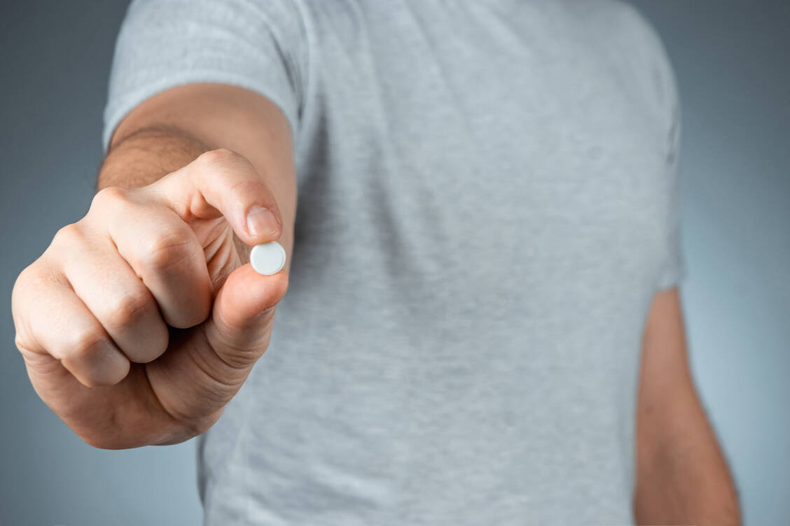 Es gibt verschiedene Ansätze für eine peroral bioverfügbare »Pille für den Mann«, aber eine Markteinführung ist nicht in Sicht. / Foto: dobe Stock/Aliaksandr Marko