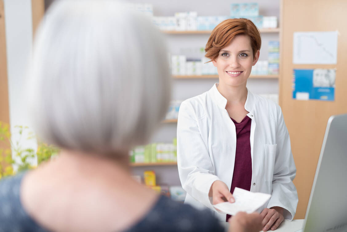 Ist eine Eradikationstherapie von Helicobacter pylori verordnet, sollte das Apothekenteam auf die gemeinsame Einnahme der Präparate nach den Mahlzeiten hinweisen. / Foto: Adobe Stock/contrastwerkstatt