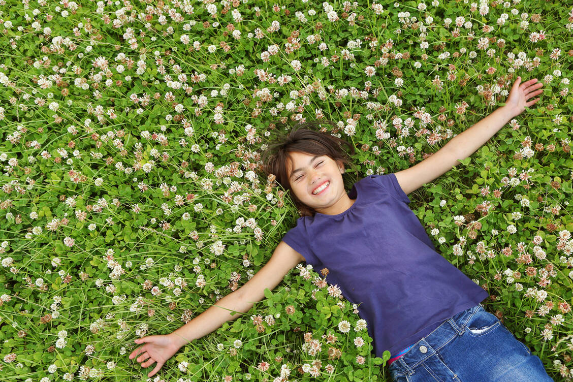 Vom Mangel zur Fülle: Das Gehirn reagiert auf positive Impulse etwa aus der Natur. Das stärkt am Ende das Zufriedenheitsgefühl. / © Getty Images/Peter Cade