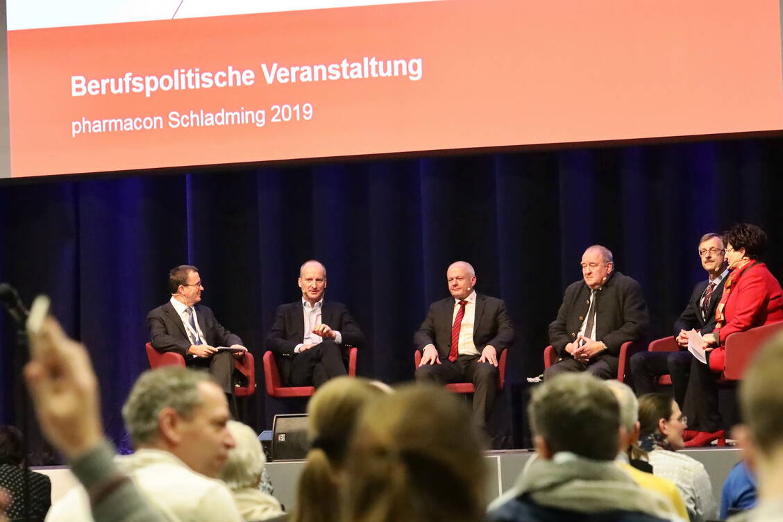 Bei der berufspolitischen Diskussion in Schladming beantwortete die Spitze der ABDA die Fragen der Kongressteilnehmer. / Foto: PZ/Alois Mueller