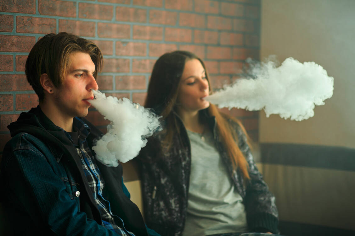 Jeder fünfte der 16- bis 29-Jährigen in Deutschland hat schon einmal eine E-Zigarette ausprobiert. / Foto: Adobe Stock/aleksandr_yu