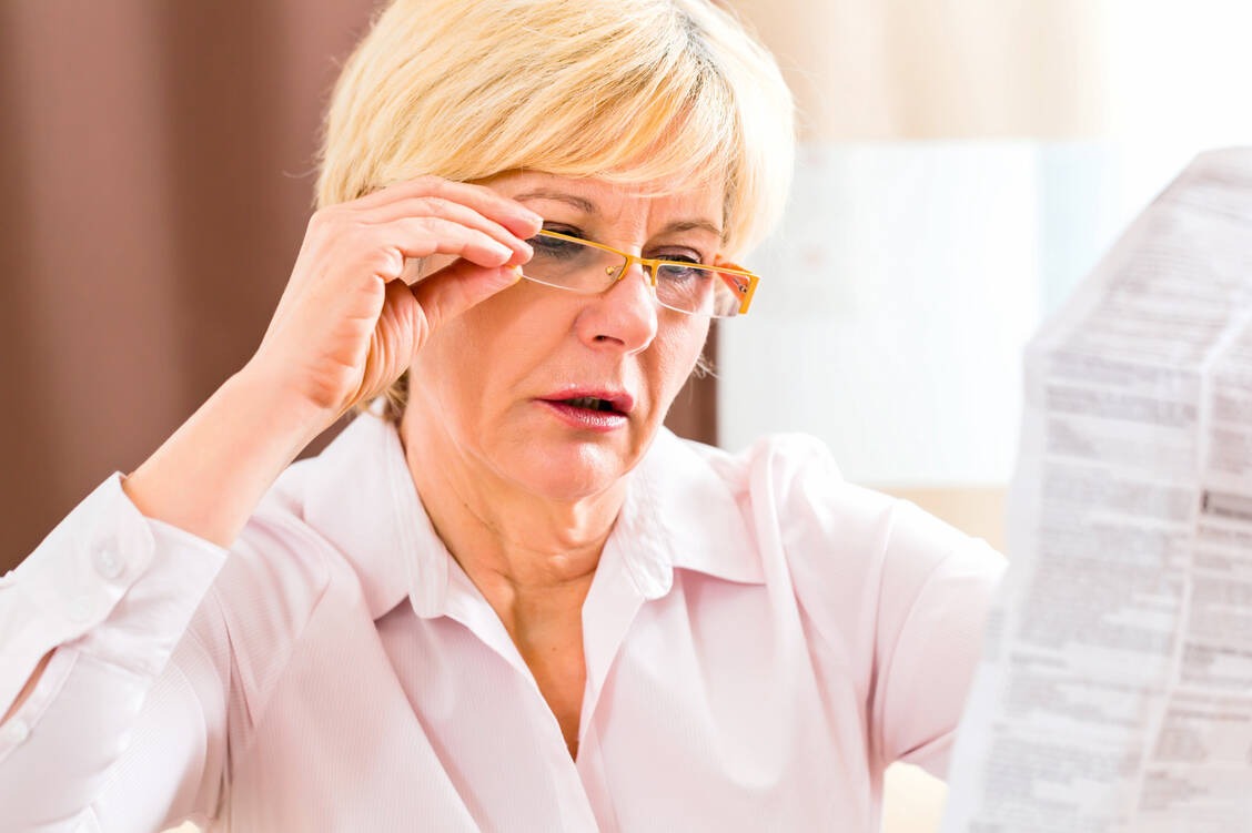 Wenn ein Patient eine Nebenwirkung vermutet, lohnt ein Blick in die Gebrauchsinformation, ob und falls ja als wie häufig sie gelistet wird. / Foto: Shutterstock/Kzenon