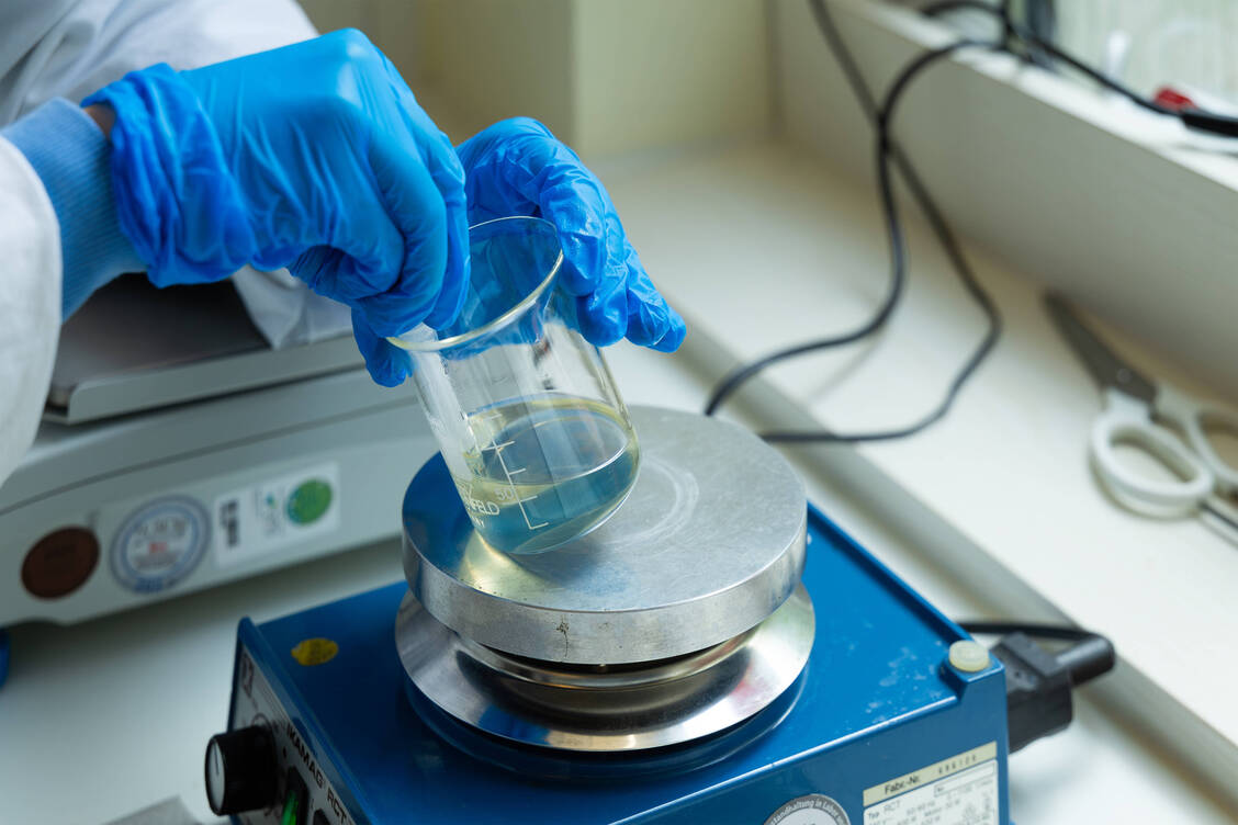 Die Herstellung von pharmazeutischen Produkten hat legte im Oktober 2025 um 3,3 Prozent zu. / © Imago Images/Fotostand