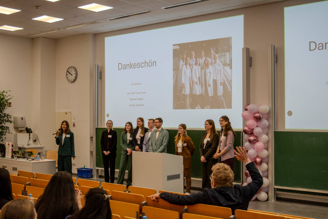 Fachlich stark und präsentationssicher: Die Gruppe »Diabetes mellitus« sicherte sich am Ende den Vortragspreis. / © Charlotte Winkel