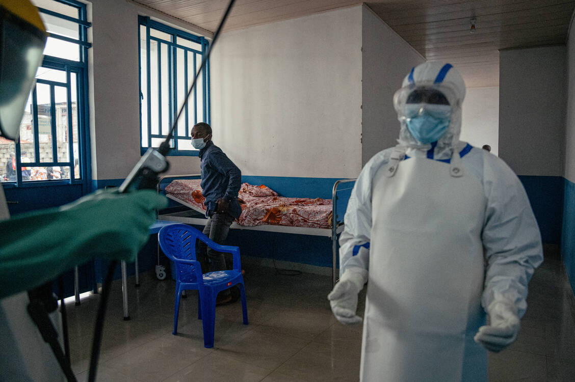 Aktuell gibt es weder Medikamente noch Impfstoffe, die spezifisch gegen eine Infektion mit dem Bundibugyo-Virus zugelassen sind.  / © Imago/Anadolu Agency