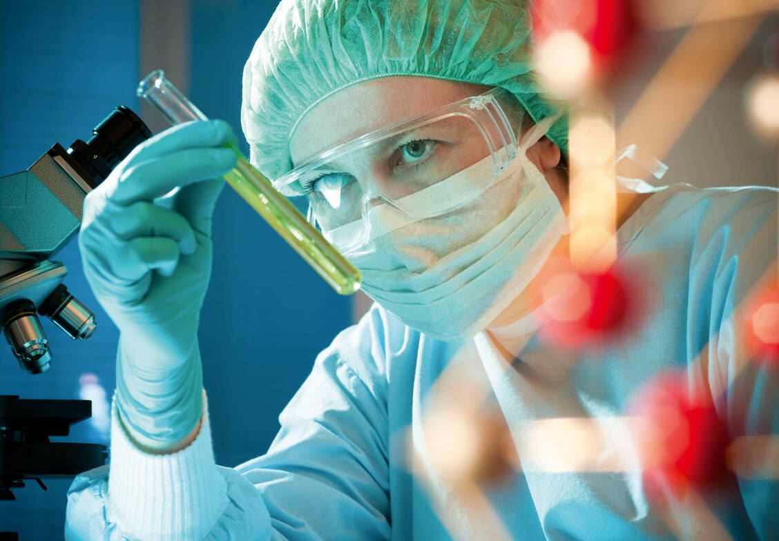 Forschung ist teuer. 94 Prozent der befragten Deutschen sind aber der Meinung, dass sich der Aufwand lohnt. / Foto: Fotolia/Alexander Raths