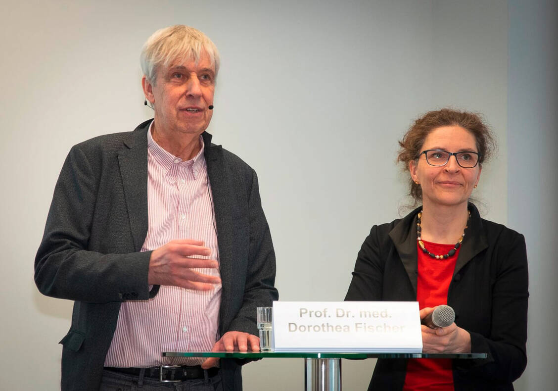 Referent Prof. Dr. Christof Schaefer mit Prof. Dr. Dorothea Fischer, die die Veranstaltung moderierte. / Foto: AK Brandenburg/Nowy