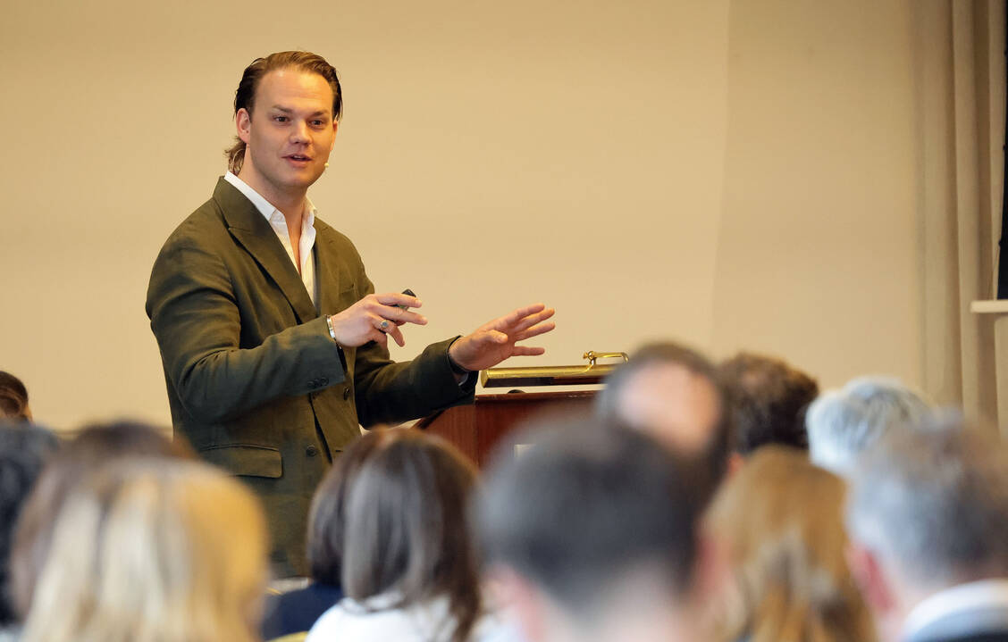 Das Impfen sei eine wirtschaftliche Entscheidung der Apotheke, so der Rechtsanwalt und Politikberater, Martin Jäger auf dem PZ-Management-Kongress.  / © PZ/ Alois Mueller