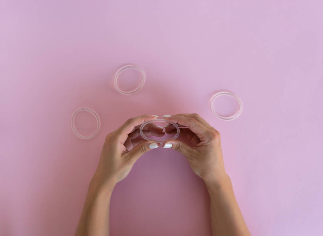 Die Anwendung eines Dapivirin-haltigen Vaginalrings zur HIV-Präexpositionsprophylaxe scheint ab der 12. Schwangerschaftswoche sicher zu sein, zeigen vorläufige Studienergebnisse. / Foto: Getty Images/Irina Chetverikova