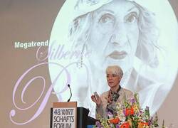Jeanette Huber vom Zukunftsinstitut stellte Trends und Megatrends im Gesundheitsmarkt vor.