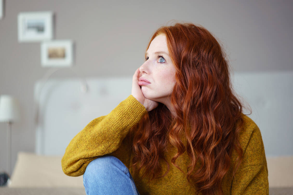 Bei intensiver kognitiver Arbeit über mehrere Stunden hinweg sammle sich in einem Teil des Gehirns Glutamat an – und das macht müde, berichten Forschende. / Foto: Adobe Stock / Contrastwerkstatt