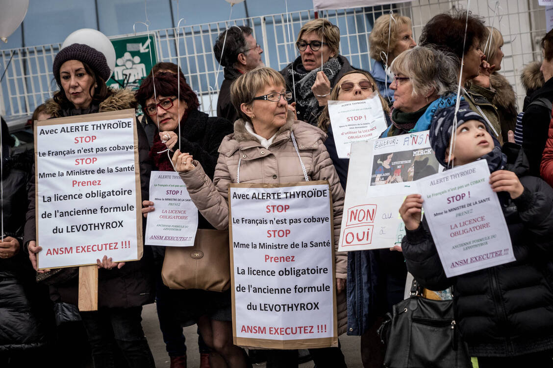 Anfang 2018 forderten Patienten im französischen Lyon wegen Nebenwirkungen die alte Rezeptur des Schilddrüsenpräparats Levothyroxin. / Foto: imago/ZUMA Press