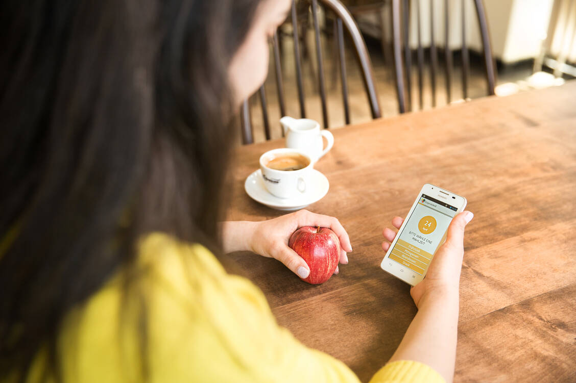 Künftig sollen die Kassen für Apps auf Rezept zahlen. Für die Erstattungsfähigkeit müssen die digitalen Gesundheitsanwendungen jedoch einige Hürden nehmen. / Foto: Bayer Stiftung