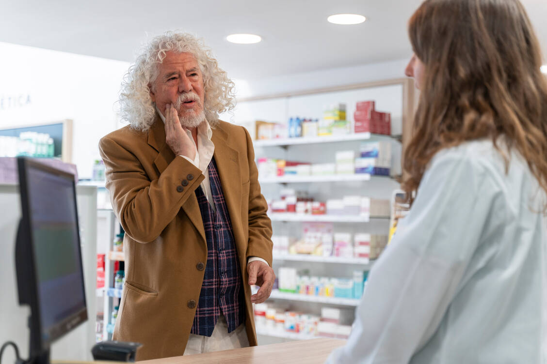 Die Abgabe von Antibiotika und stärkeren Schmerzmitteln ist nur geschulten Apothekern und nur in bestimmten Regionen Frankreichs erlaubt. Sie erfolgt nach einem festgelegten Protokoll. / © Getty Images/Marc Calleja Lopez