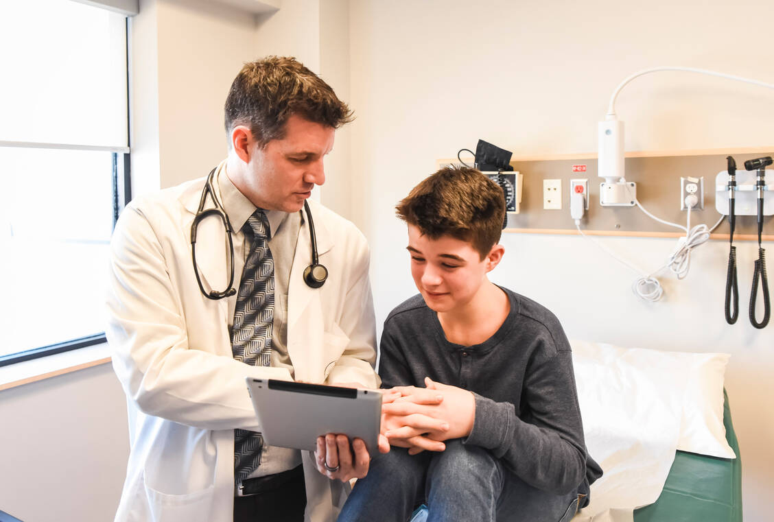Bei der genetisch bedingten familiären Hypercholesterinämie sind die LDL-Werte bereits in jungen Jahren erhöht. / © Getty Images/Cavan Images