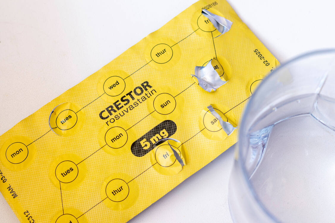 Rosuvastatin kam 2003 unter dem Namen Crestor® in Deutschland auf den Markt. Seit 2014 steht der Arzneistoff auch generisch zur Verfügung. / © Imago Images/YAY Images