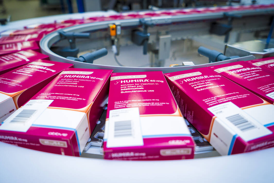 Sollen Apotheker demnächst automatisch bei Adalimumab-Verordnungen ein Biosimilar abgeben? Darüber wird zurzeit diskutiert. / Foto: AbbVie Ludwigshafen