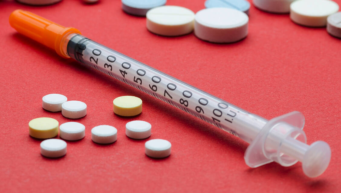 Insulin schlucken statt spritzen: Davon wären viele Diabetiker begeistert. An oralen Insulinen wird gearbeitet. / Foto: Adobe Stock/Anton