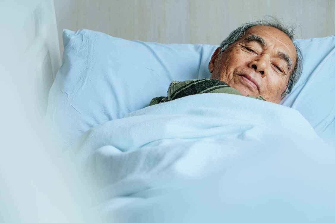Für AML-Patienten mit Rezidiv, die keine intensive Chemotherapie bekommen können, könnte Gilteritinib zum neuen Standard werden. / Foto: Getty Images/Ponsulak Kunsub/EyeEm