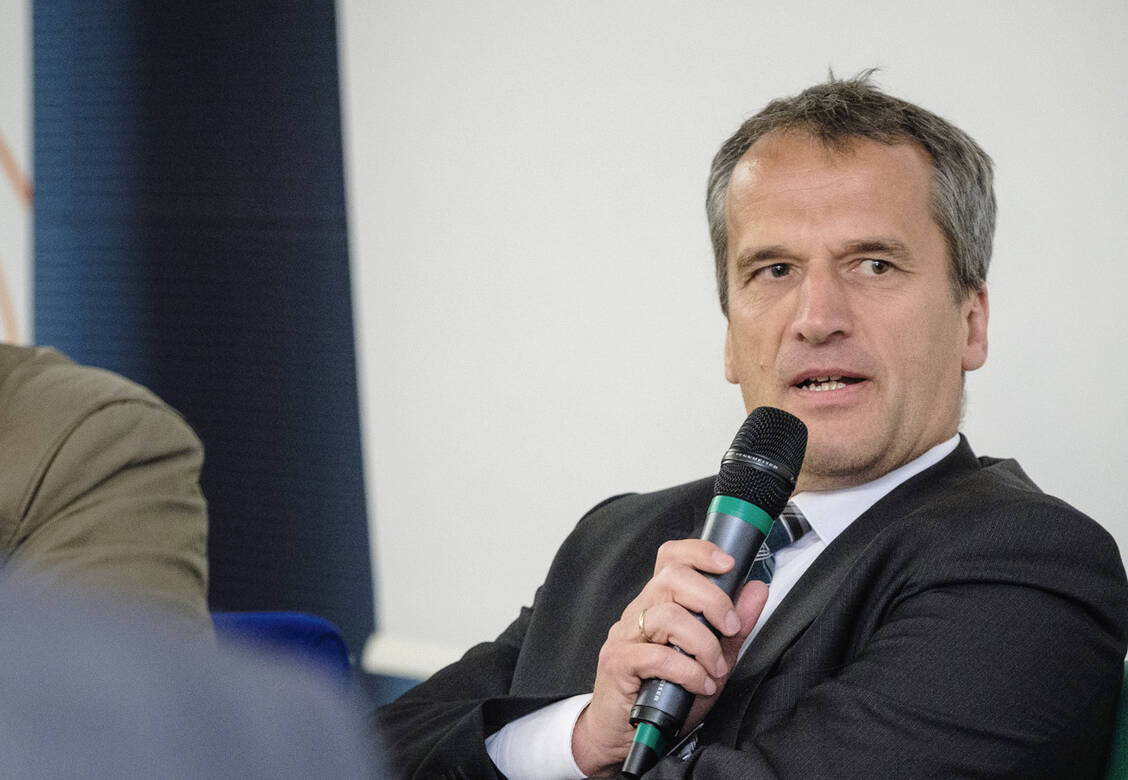 Der CDU-Arzneimittelexperte Michael Hennrich weist darauf hin, dass ein möglicher Rettungsschirm für die AvP-Apotheker europarechtlich relevant sein könnte. / Foto: Andr Wagenzik