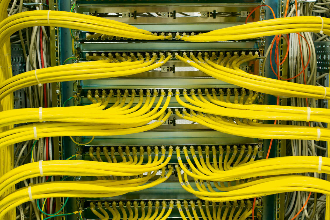 Ab 2022 sollen alle Arzneimittelverordnungen elektronisch erfolgen, die Daten sollen auf riesigen Servern gespeichert werden. Aber wer hat Zugriff auf diese Server? / Foto: Fotolia/vschlichting