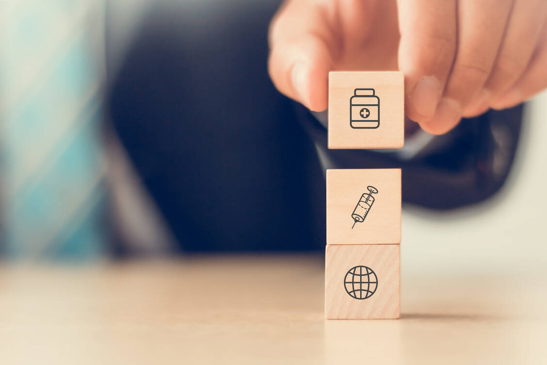 Echte Innovationen waren unter den neuen Arzneistoffen 2020 auch dabei – und damit sind nicht nur das erste Covid-19-Medikament und der ersten Coronvirus-Impfstoff gemeint. / Foto: Adobe Stock/Parradee
