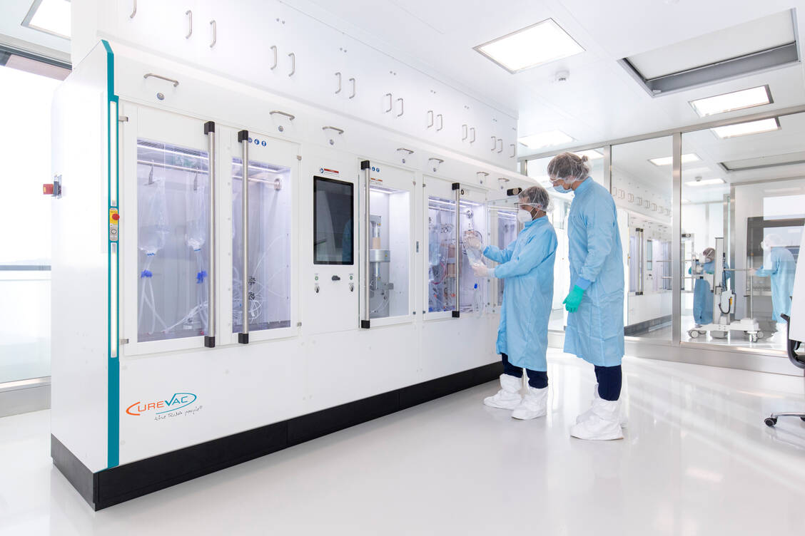 In diesen RNA-Printern lassen sich mRNA-Therapeutika herstellen. Sie könnten in Zukunft auch in Krankenhausapotheken stehen. / Foto: CureVac AG