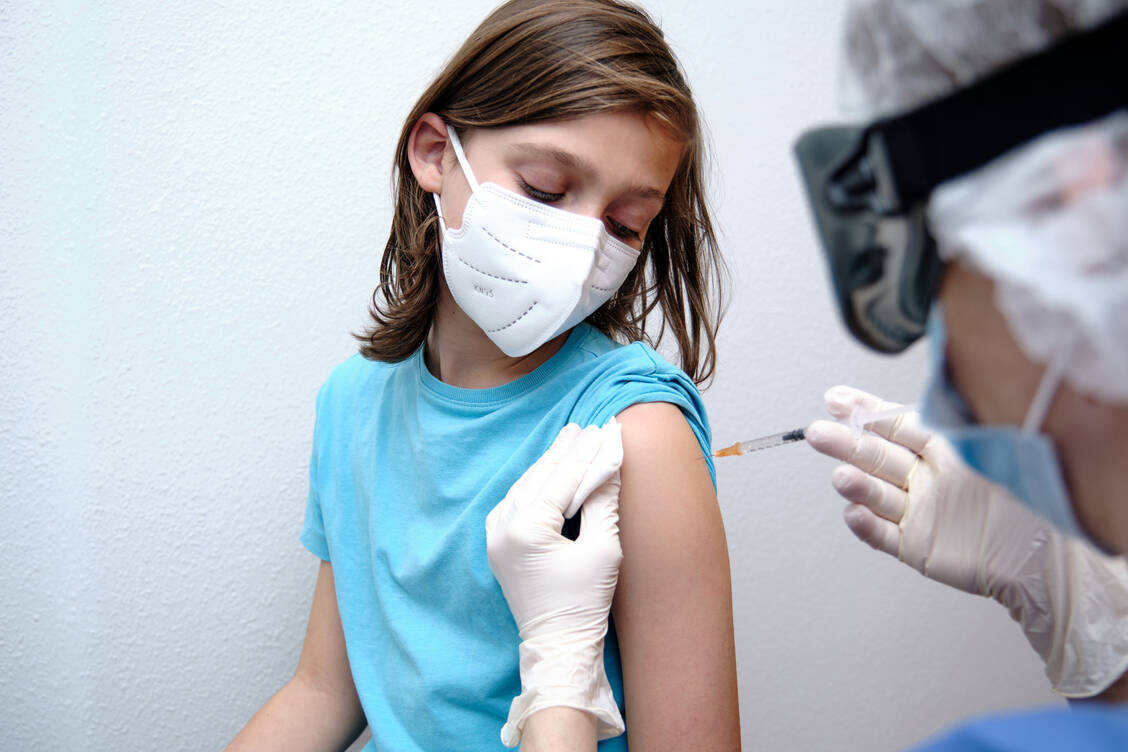 Ende nächste Woche könnte der erste Coronaimpfstoff für Kinder ab fünf Jahren in der EU zugelassen werden. / Foto: Getty Images/Roberto Jimenez Mejias