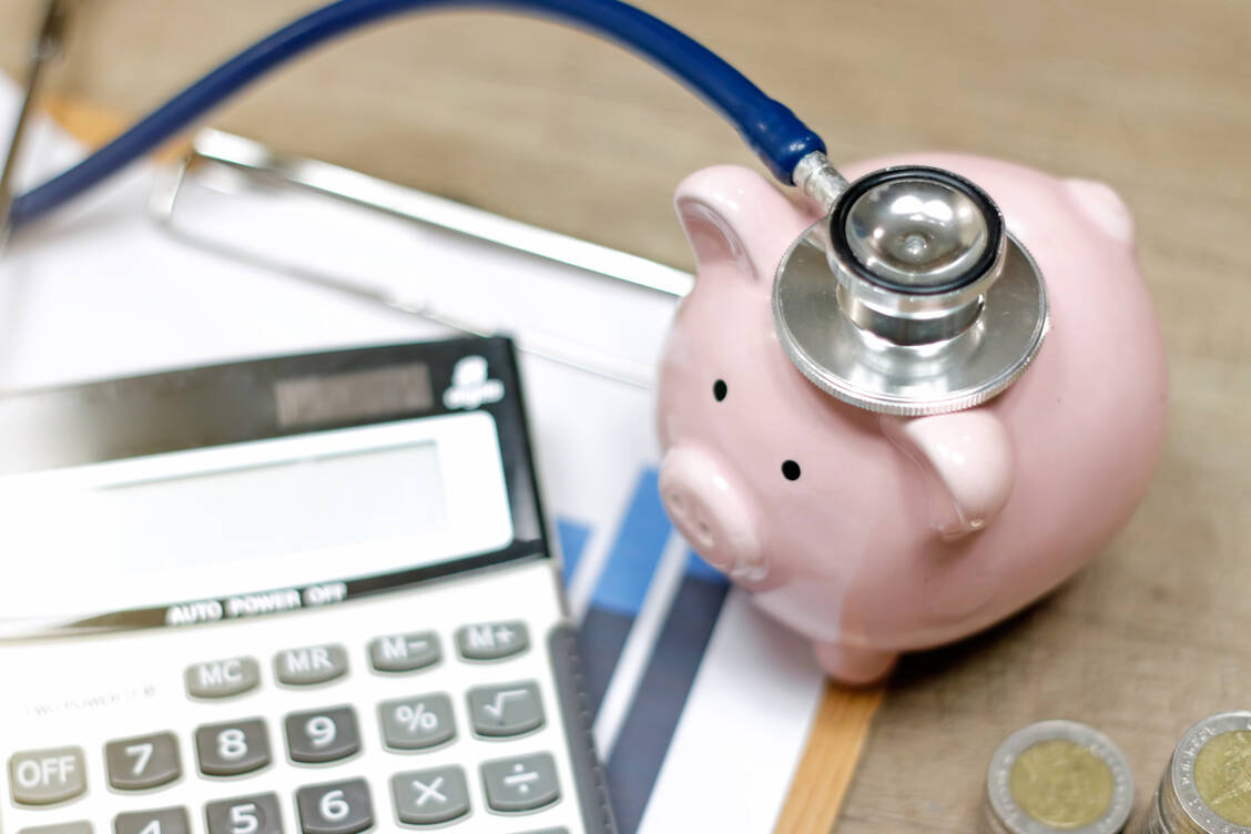 Am Gesundheitssystem wird viel herumgedoktert. Wichtigste Medizin: mehr Geld. / Foto: Getty Images/Rapeepong Puttakumwong