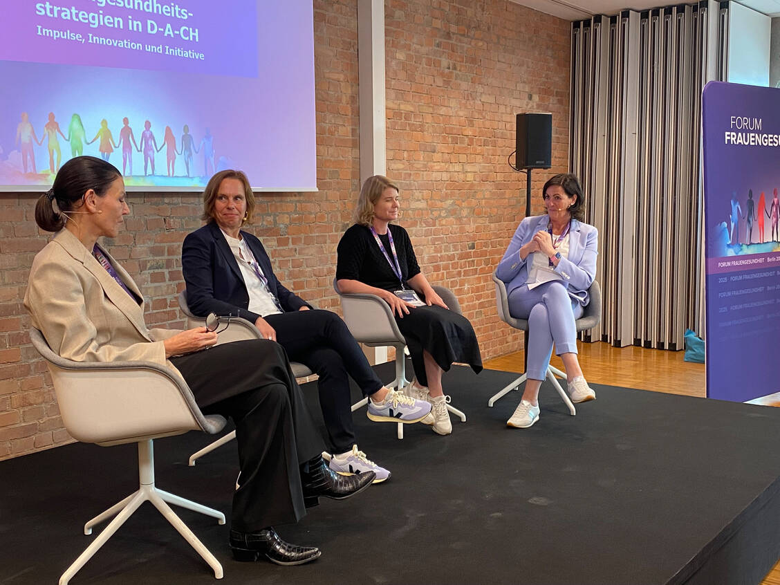 Die Podiumsdiskussion des Forums zu Frauengesundheit by Hologic. / © PZ/ Alexandra Amanatidou