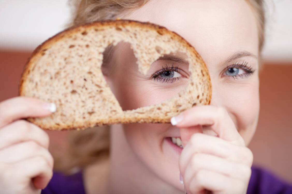 Vollkornprodukte gehören zu einer gesunden Ernährung bei Herz-Kreislauf-Erkrankungen. / Foto: Fotolia/contrastwerkstatt