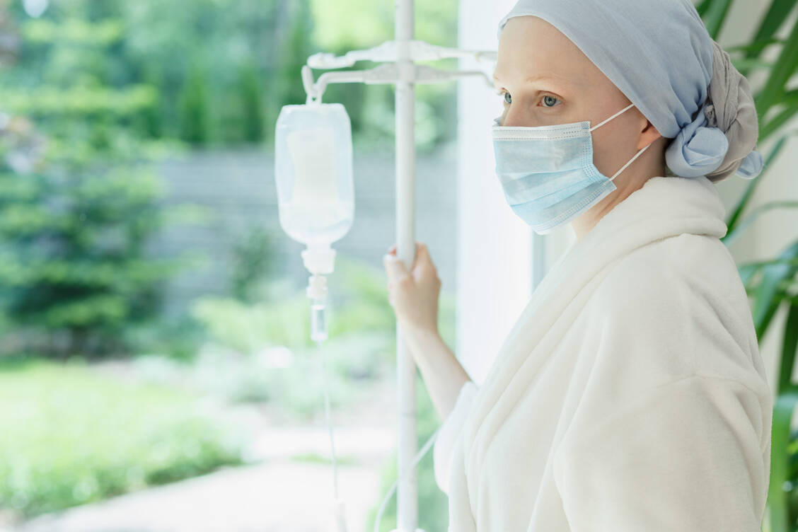 Eine britische Studie macht Hoffnung: Eine Chemotherapie hat offenbar keinen negativen Einfluss auf den Covid-19-Verlauf bei Krebspatienten. / Foto: Getty Images/KatarzynaBialasiewicz