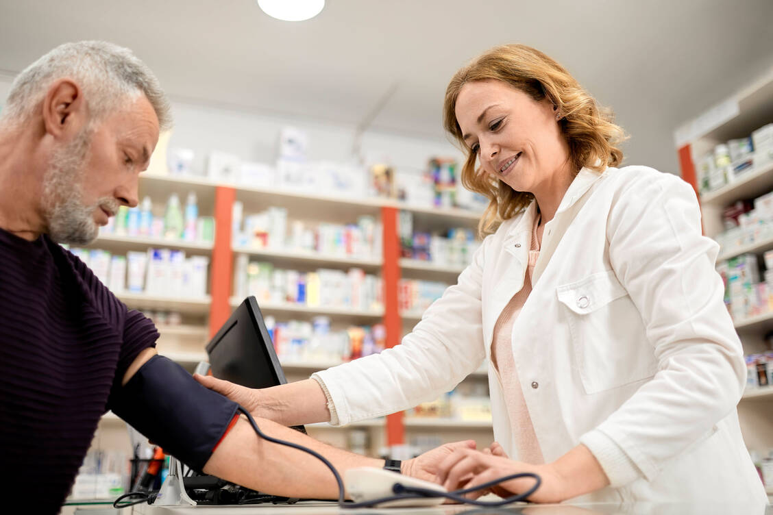 Die Pharmazeutischen Dienstleistungen der Apotheken stehen unter anderem beim ABDA-Datenpanel 2022 im Vordergrund.  / Foto: IMAGO/Westend61