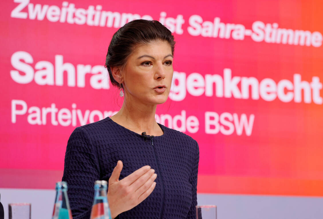 Sahra Wagenknecht möchte mit ihrer neuen Partei in den Bundestag gewählt werden.  / © IMAGO/Metodi Popow