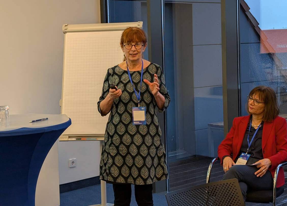 Anke Rüdinger bei ihrem Vortrag auf dem BMC Kongress.  / © PZ/Brockfeld