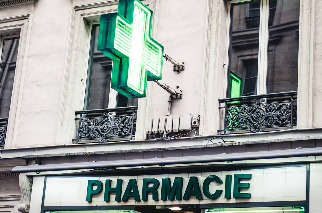 Heute haben die Apotheken in Frankreich wieder regulär geöffnet – gestern haben mehr als 90 Prozent der Offizinen aus Protest gegen die Sparpläne der Regierung gestreikt. / © Getty Images/Flory
