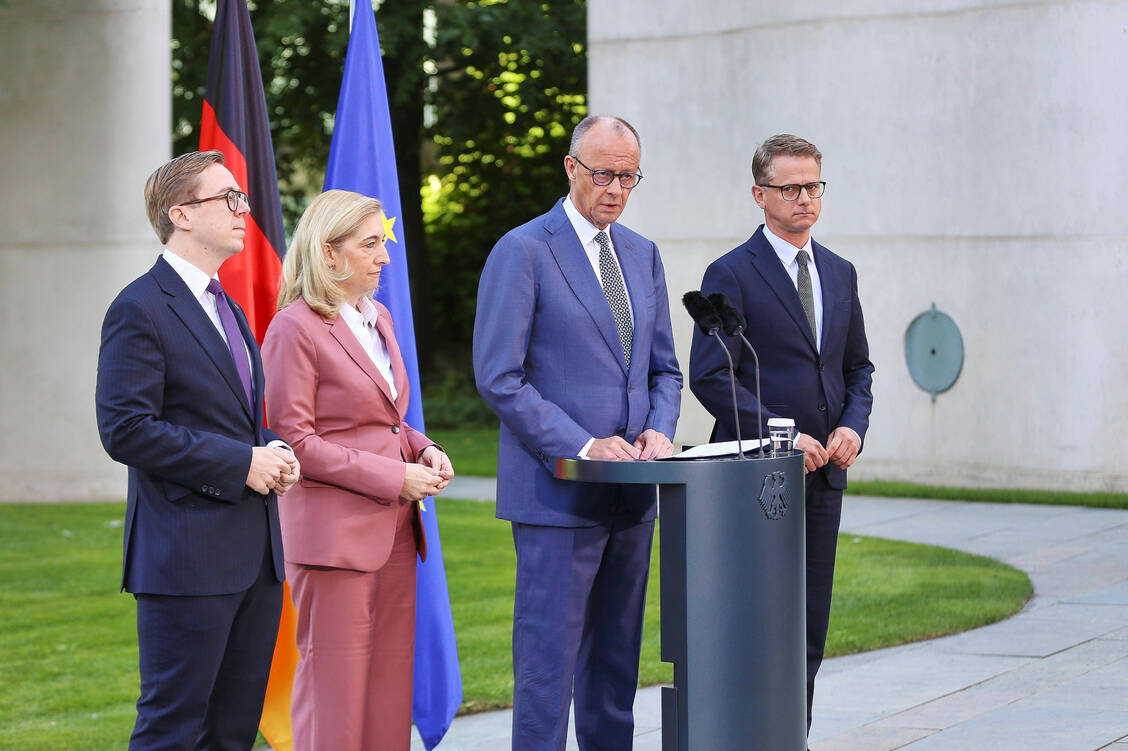 Bundeskanzler Friedrich Merz stellt die Veränderungen in seinem Kabinett vor. / © Imago /dts Nachrichtenagentur
