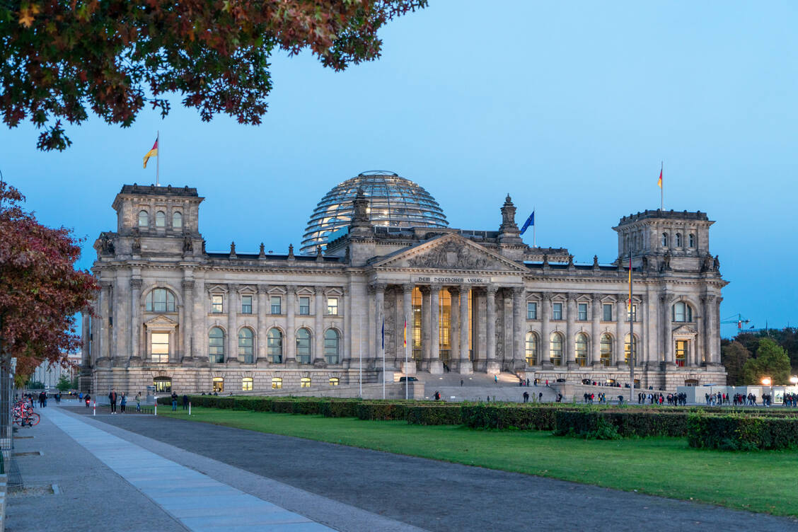 Im neuen Bundestag sitzen zahlreiche Abgeordnete mit Erfahrungen aus dem Gesundheitswesen.  / Foto: picture alliance / Daniel Kalker