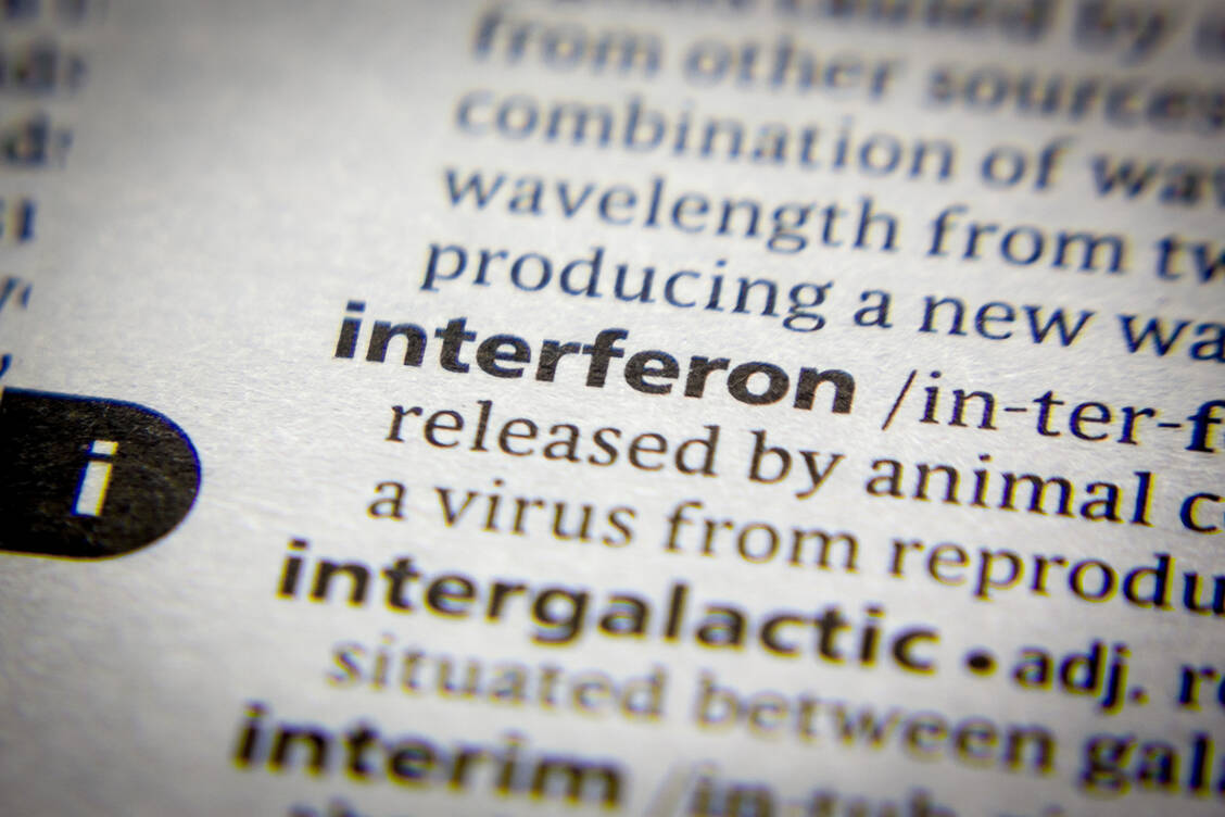 Interferone arbeiten an der vordersten Front der Infektabwehr. / Foto: Adobe Stock/Sharaf Maksumov