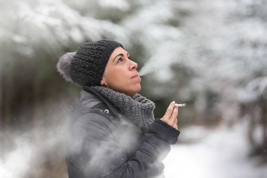Rauchen bringt etliche Gesundheitsrisiken mit sich. / Foto: Getty Images/Brigitte Blättler