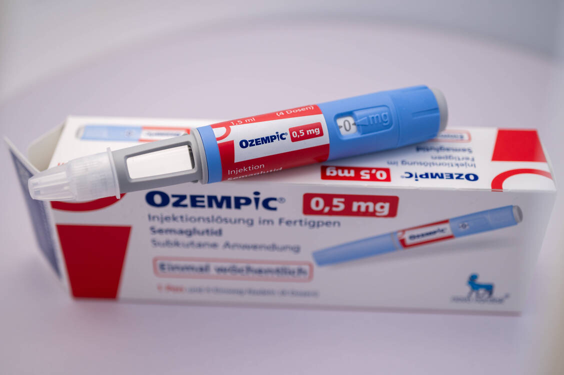 Wegen der anhaltend hohen Nachfrage nach dem Diabetesmittel Ozempic rechnet Hersteller Novo Nordisk mit Engpässen bis zum Jahresende. / Foto: IMAGO/Ulrich Roth