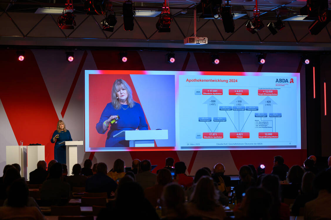 ABDA-Chefökonomin Claudia Korf sprach beim WLAT über die geplante Apothekenreform der angehenden Koalitionäre. / © AKWL/Michael C. Moeller