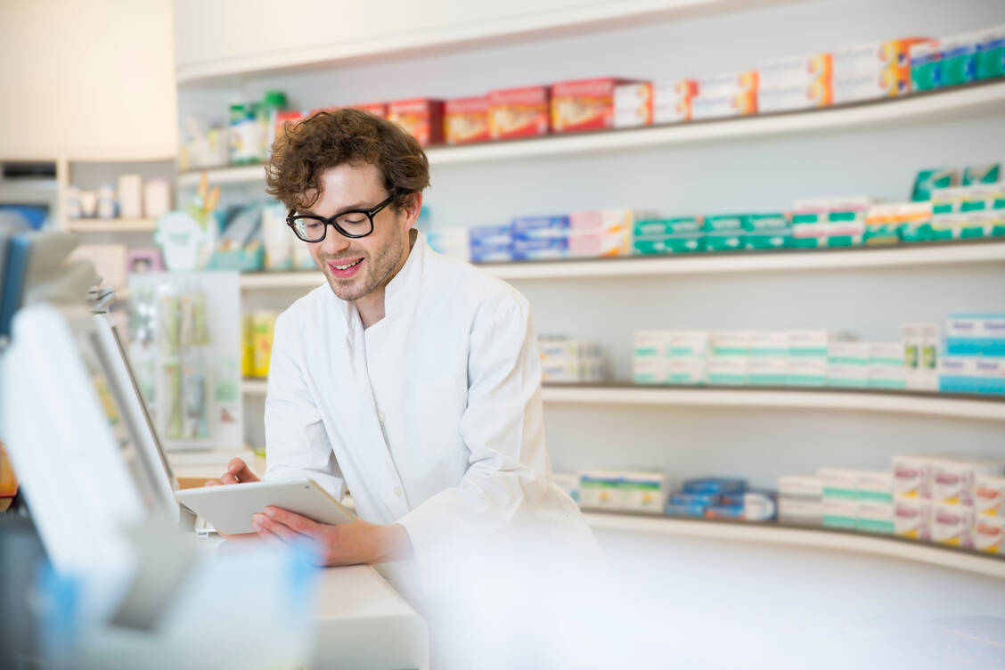 Gerade digitale Lösungen sind für die Apotheker gefragt, um in Zukunft relevant zu bleiben. / Foto: Getty Images/Westend61