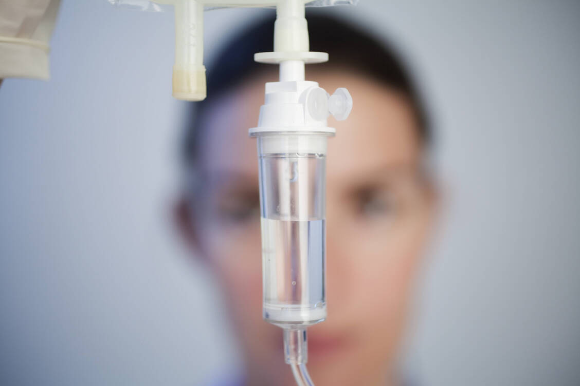 Patienten erhalten monoklonale Antikörper parenteral. Das wird nicht in in jeder Praxis möglich sein.  / Foto: Imago stock&people
