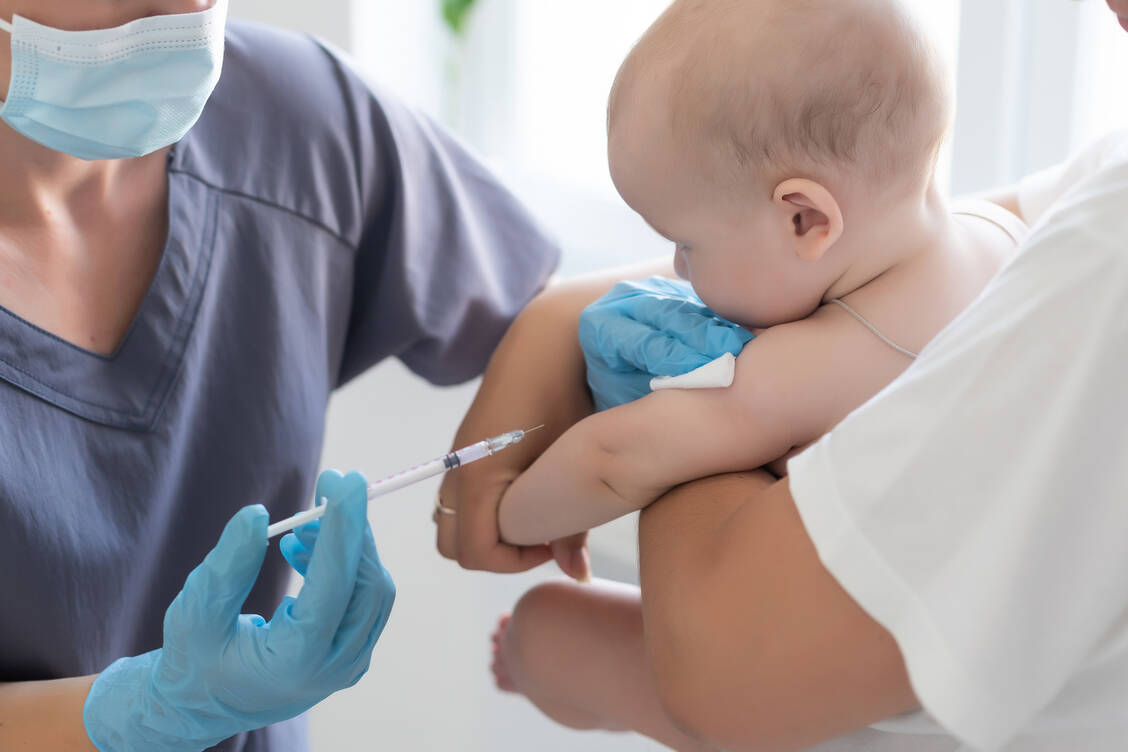 Der Impfstoff Infanrix kann bei Säuglingen ab dem vollendetem zweiten Lebensmonat eingesetzt werden.  / Foto: Adobe Stock/andrey
